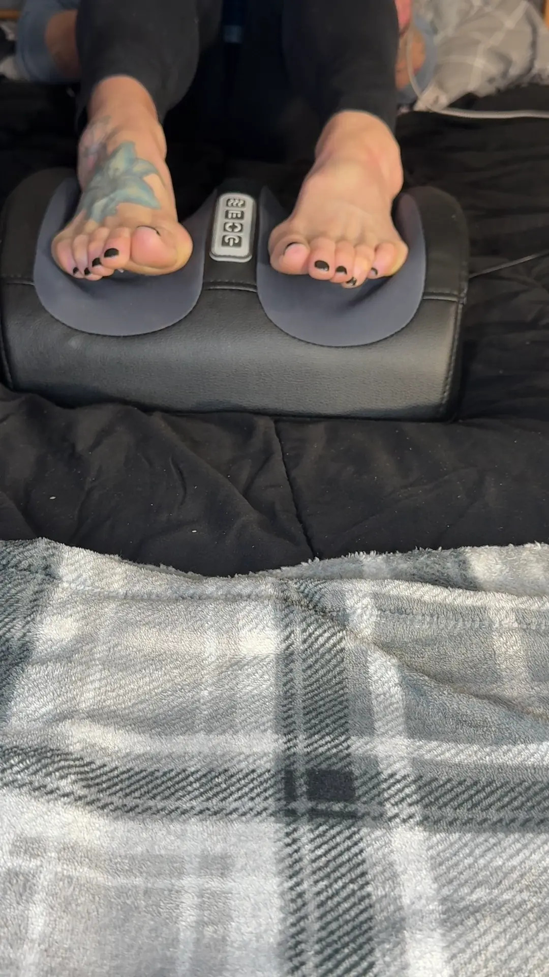 Exclusive Leak: Kandylegs - Testing Out My Foot Massager - Stream in FullHD | Hotleakxxx.com