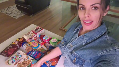 Annika Rain - American Snacks Ive Never Seen In Australia - SFW