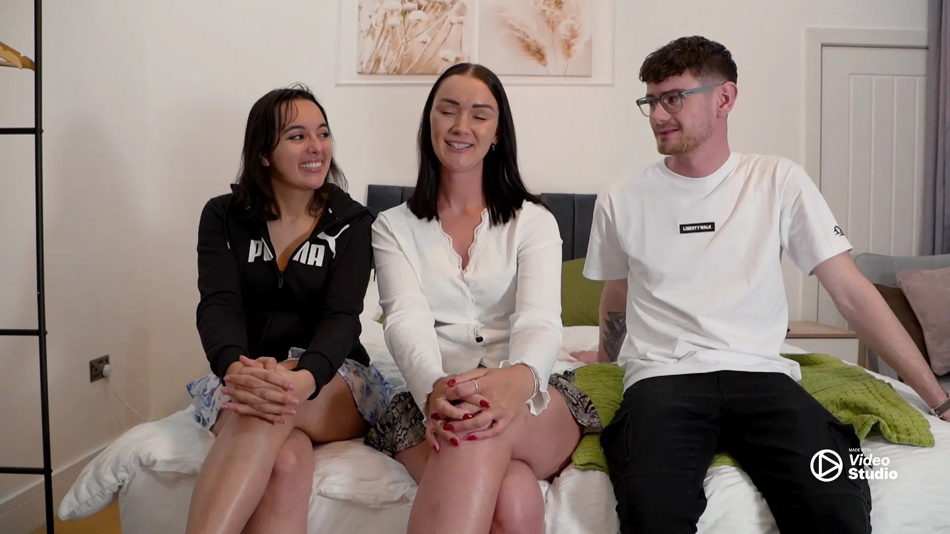 Exclusive Leak: Bella97xo - Pre and post Threesome interview - Stream in FullHD | Hotleakxxx.com