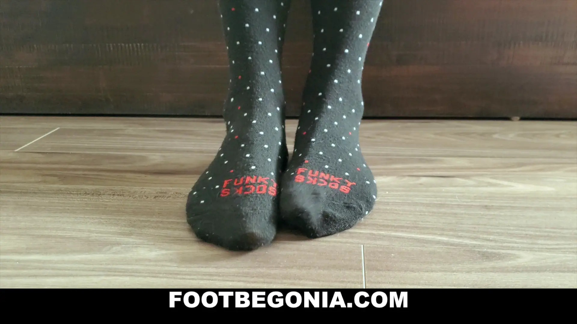 Exclusive Leak: Foot Begonia - My feet in socks getting toes nude - Stream in FullHD | Hotleakxxx.com