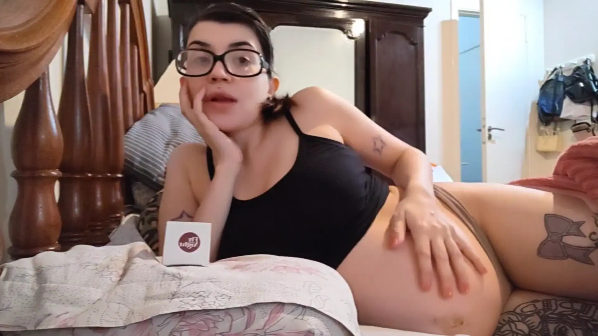 Exclusive Leak: frambuesamiko - I cover my huge pregnant belly with lotion - Stream in FullHD | Hotleakxxx.com