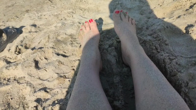 Mommysexqueen - Feet with red nails on the beach