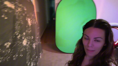Annika Rain - Green Screen Unboxing