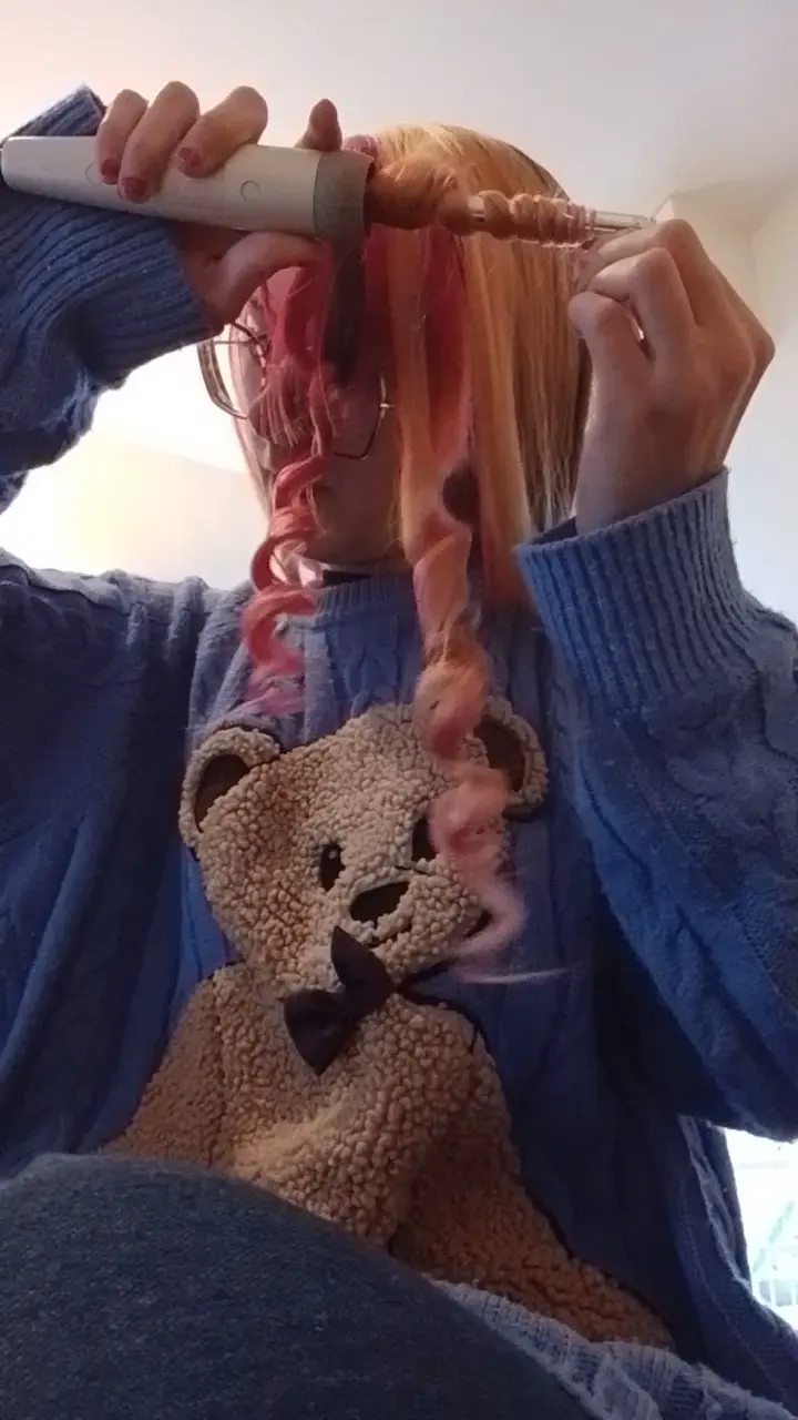 Exclusive Leak: NaughtyMp - Doing my hair PART 1 - Stream in FullHD | Hotleakxxx.com