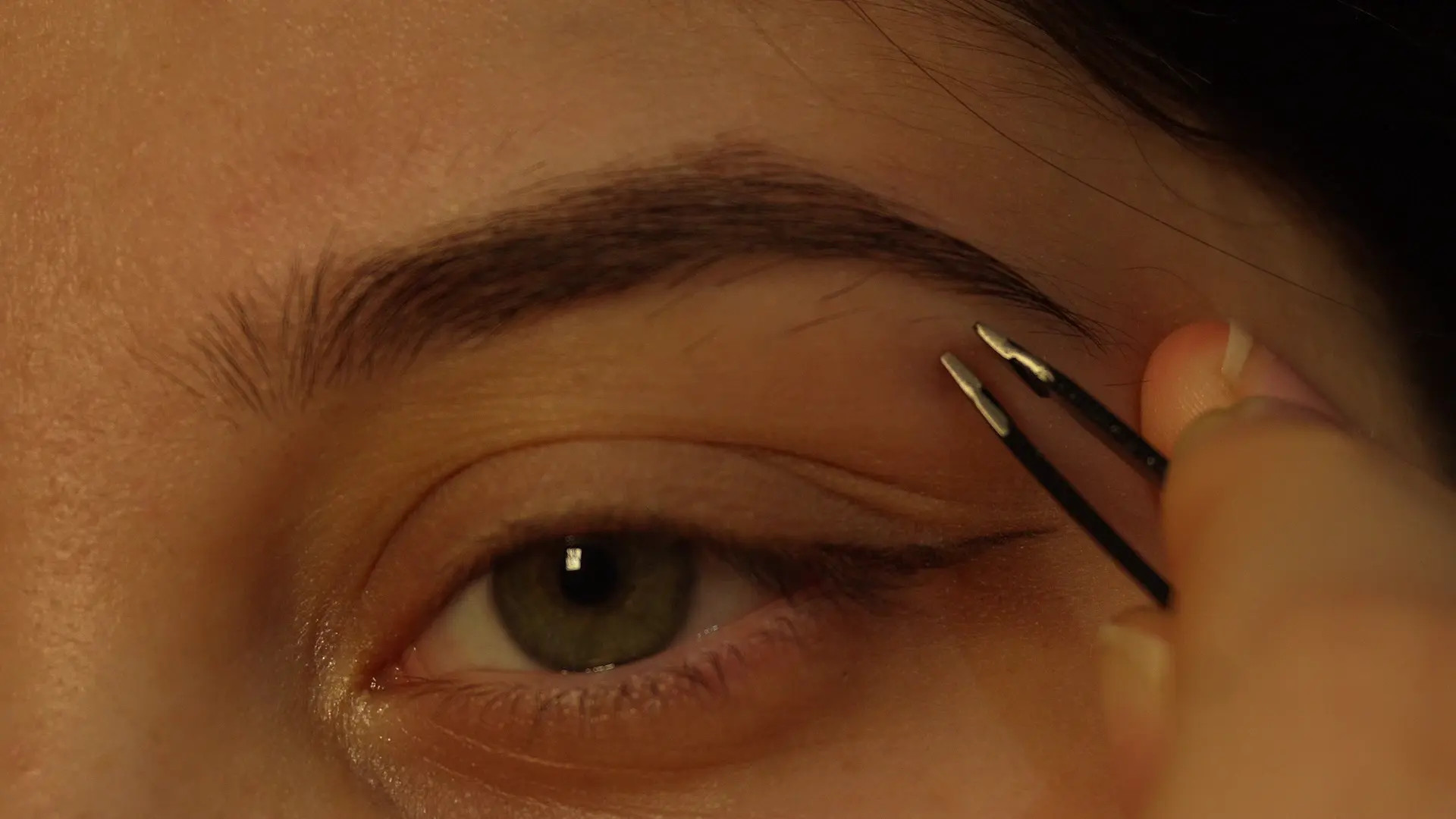 Exclusive Leak: AmayaMori - I'm going to pluck my eyebrows extra close with an eyebrow - Stream in FullHD | Hotleakxxx.com