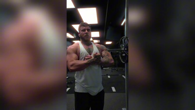 RealMaxxxSteele - Maxxx Steele Flexes His Muscles After The Gym