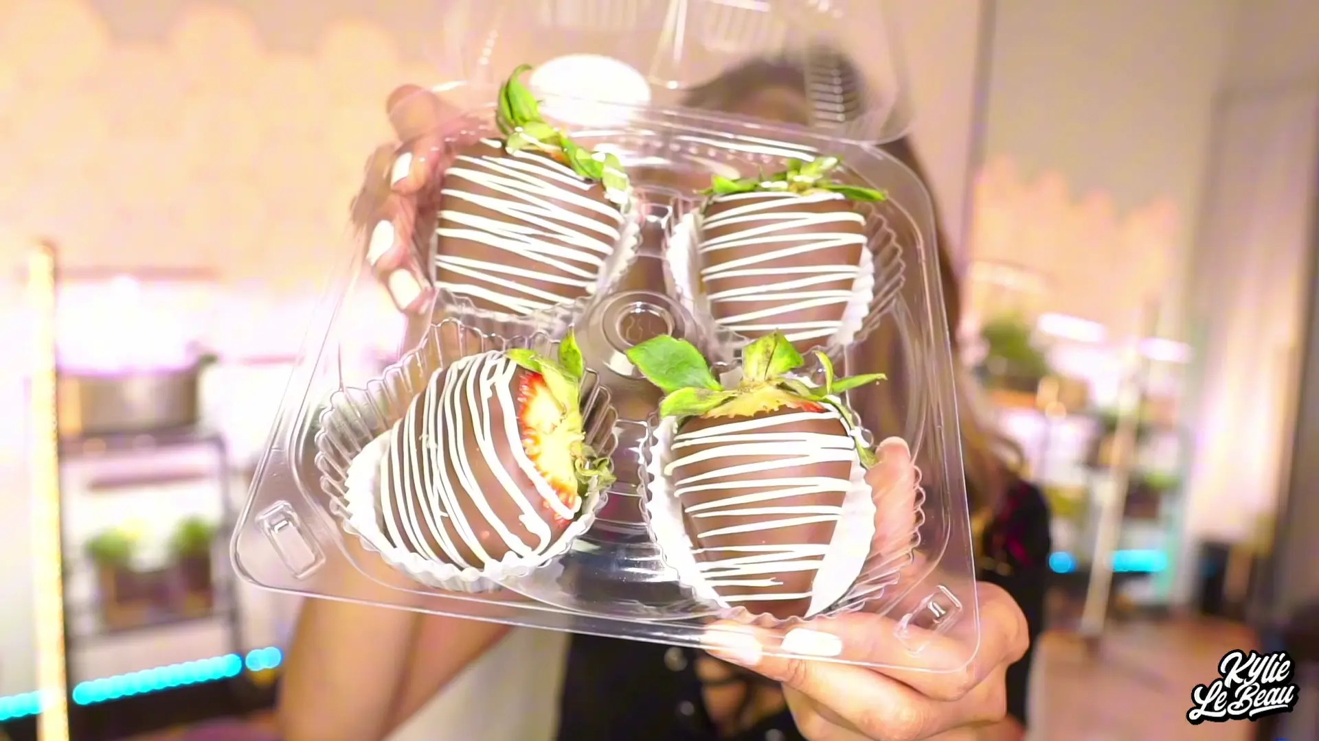 Exclusive Leak: kylielebeau - Chocolate Covered Strawberries Mukbang Gone Wrong - Stream in FullHD | Hotleakxxx.com