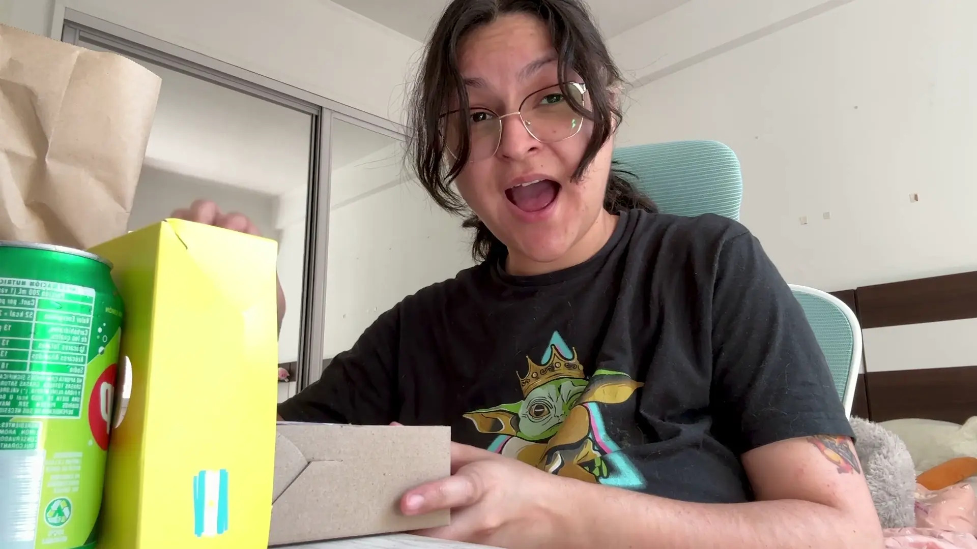 Exclusive Leak: Lizzsweet6 - Crispy pork sandwich lunch with burps - Stream in FullHD | Hotleakxxx.com