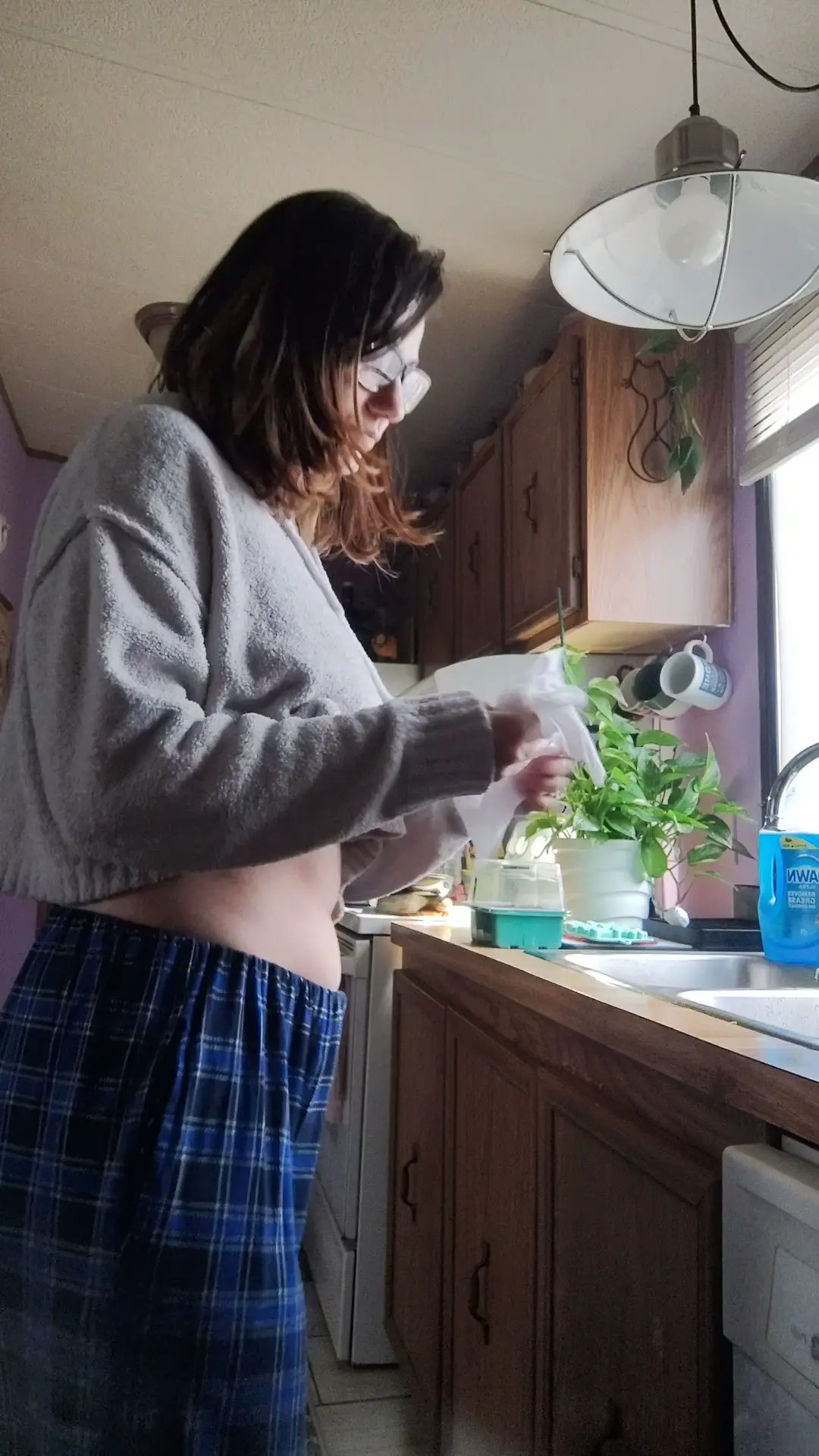 Exclusive Leak: SapphireMoonxx - Cleaning Kitchen Counters - Stream in FullHD | Hotleakxxx.com