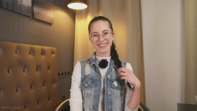 Nikki Gia - I'll show you how I do the cutest hairstyle ever