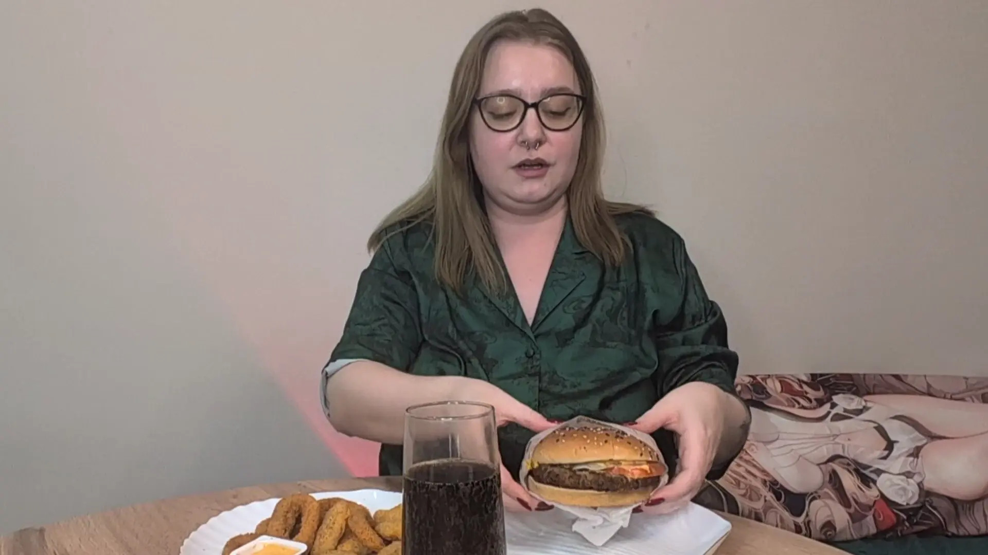 Exclusive Leak: lovelygirlLisa - Mukbang with Lisa / Burger - Stream in FullHD | Hotleakxxx.com