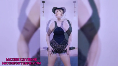 Maxxxine_ - Chill out with me