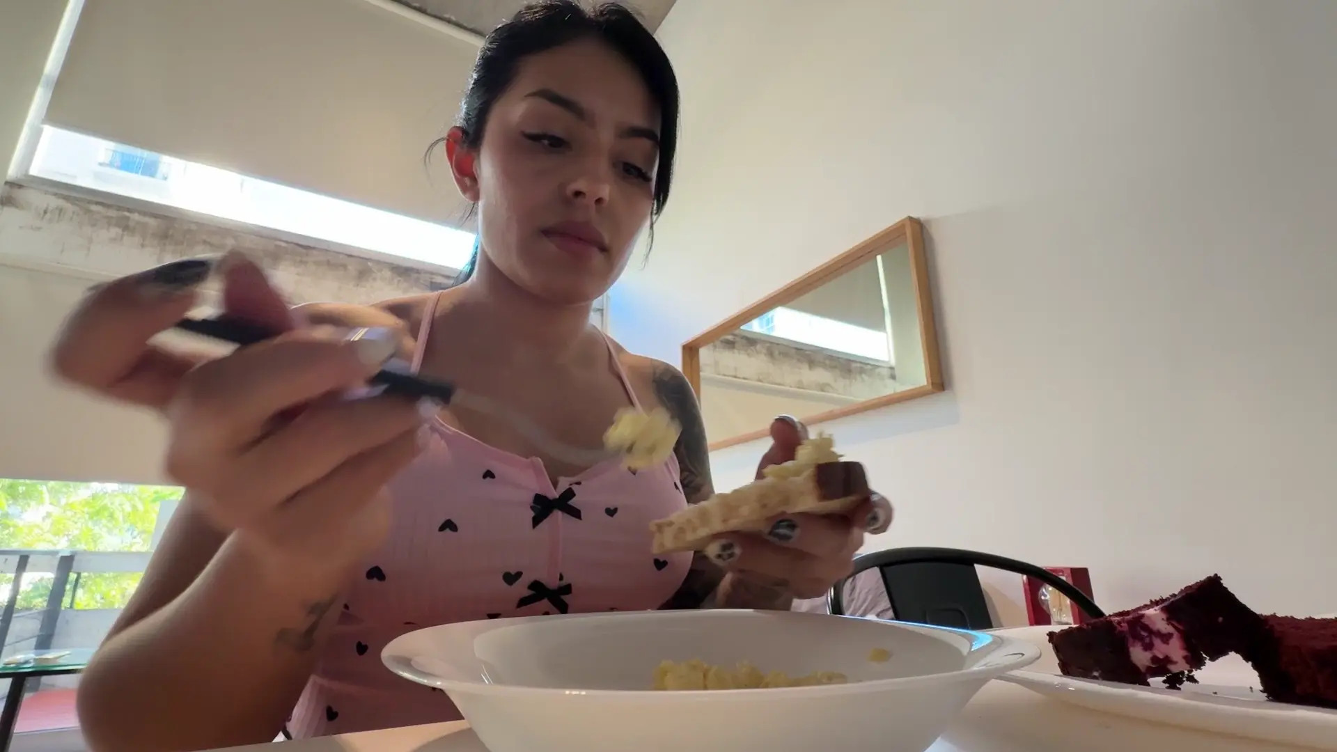Exclusive Leak: Della Smith - Eating my breakfast - Stream in FullHD | Hotleakxxx.com