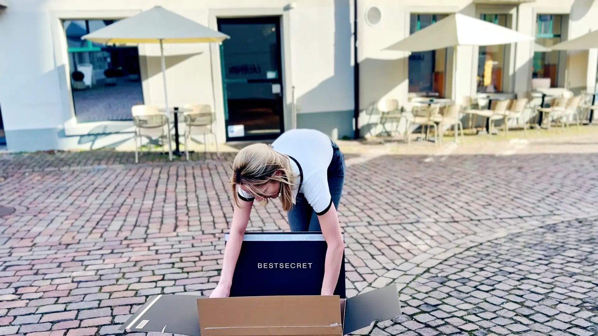 Exclusive Leak: MissDaisyDiamond - Unboxing Bestsecrets SFW - Stream in FullHD | Hotleakxxx.com