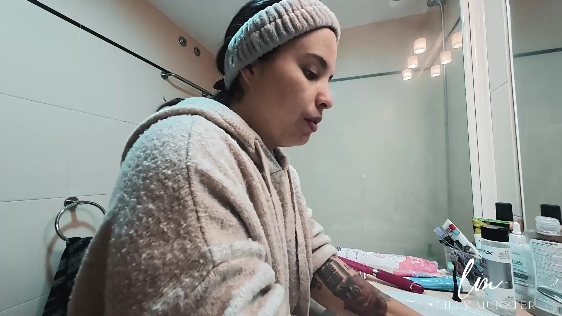 Exclusive Leak: Lilly Munster - SFW - Morning Skincare Routine - Stream in FullHD | Hotleakxxx.com