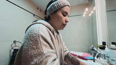 Lilly Munster - SFW - Morning Skincare Routine