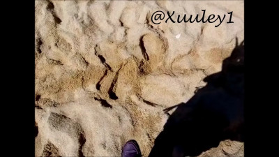 Xuuley01 - SFW  My feet walking on the beach