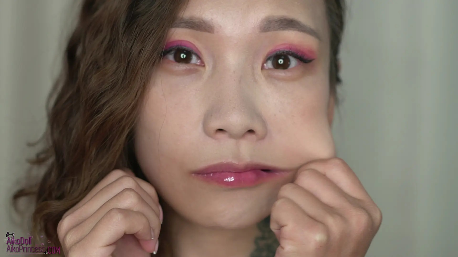 Exclusive Leak: Aiko Moe - Cheek Pinching ASMR kisses - Stream in FullHD | Hotleakxxx.com