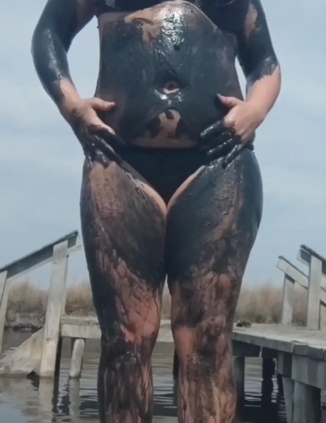 Exclusive Leak: Mommysexqueen - Mud baths and bathing in the sea - Stream in FullHD | Hotleakxxx.com