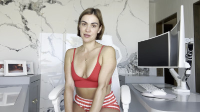 Alyssa Reece - Mommy Wants Breast Implants