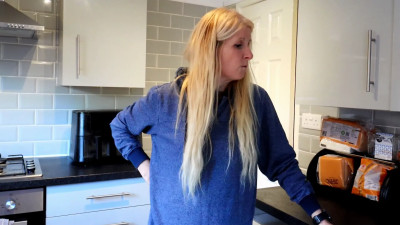 BritishMilf Clarissa - Breakfast time