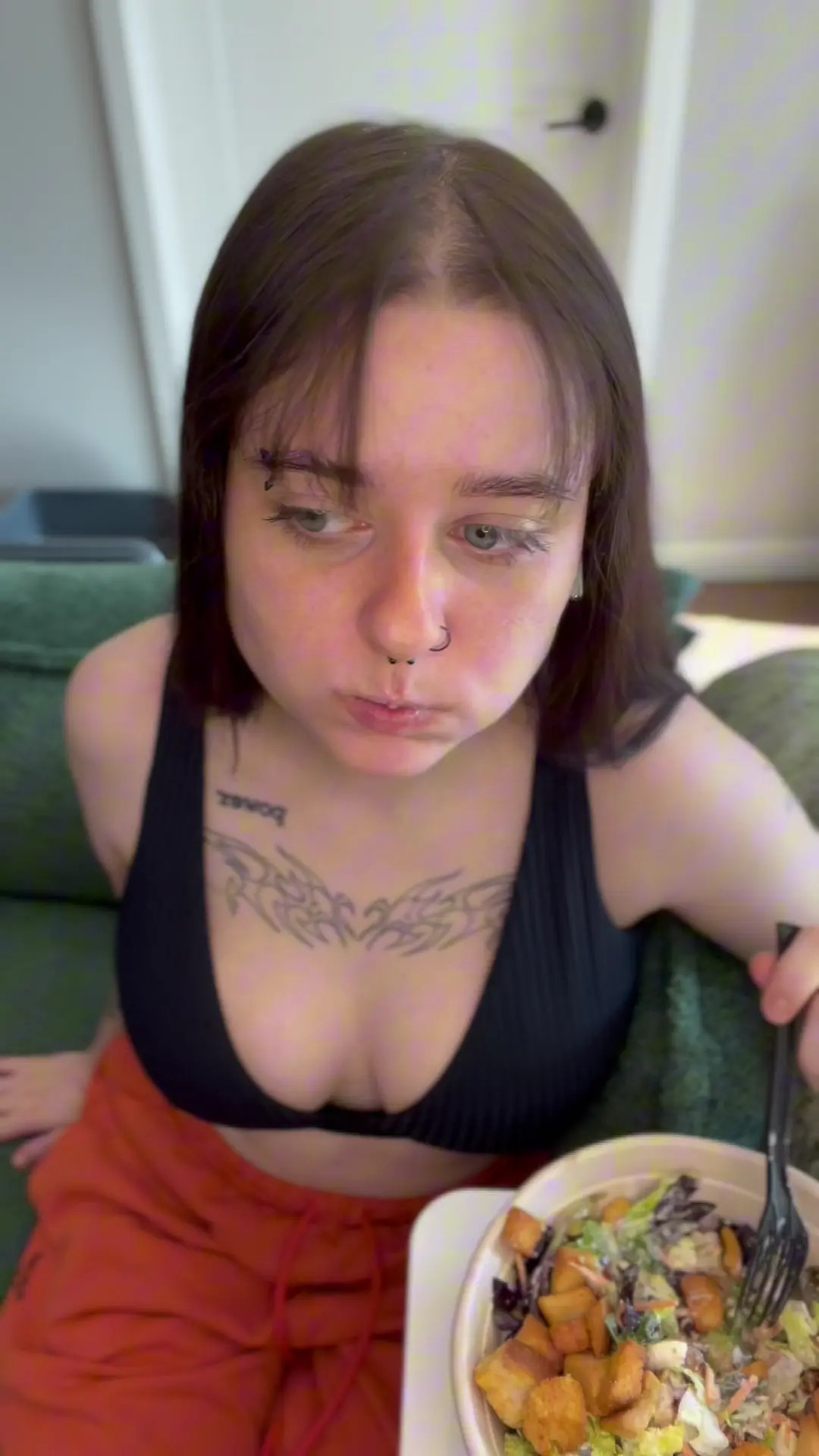 Exclusive Leak: chrrywilde - Enjoying A Salad - Stream in FullHD | Hotleakxxx.com