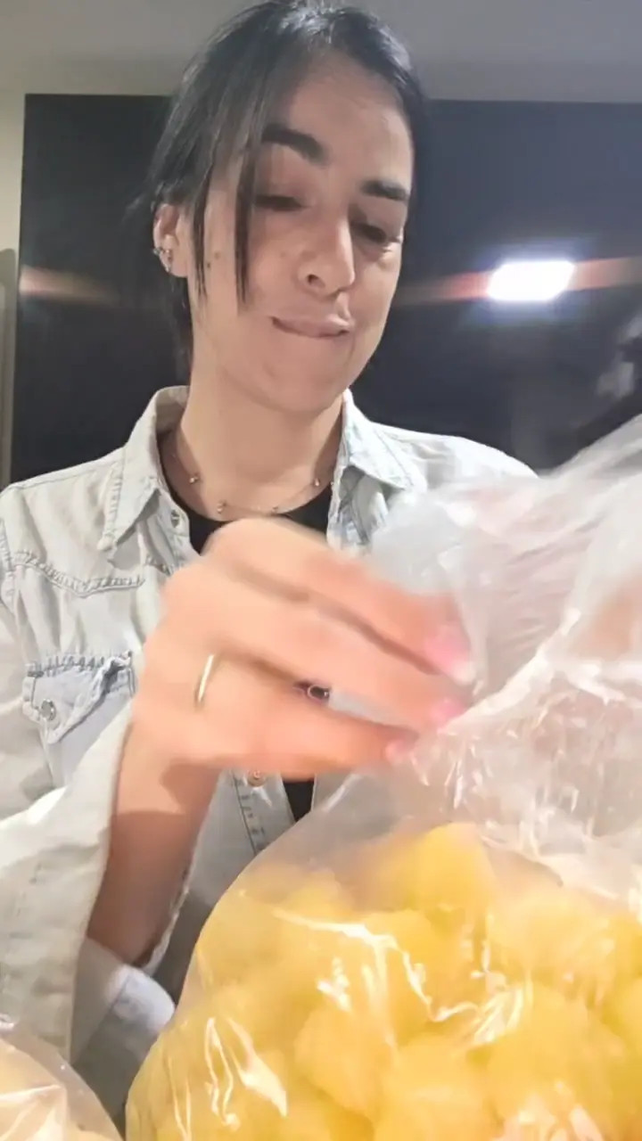 Exclusive Leak: Solyellow - Captivating chewing - Stream in FullHD | Hotleakxxx.com