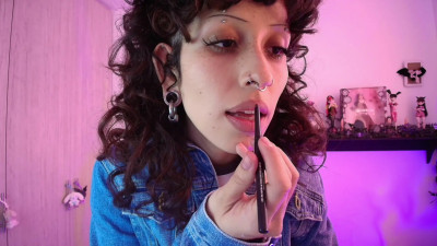 posigore - look how i make my lips so juicy