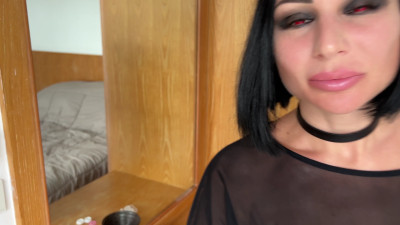 Luna Berg Dark - Look at me in different lenses: purple red and white