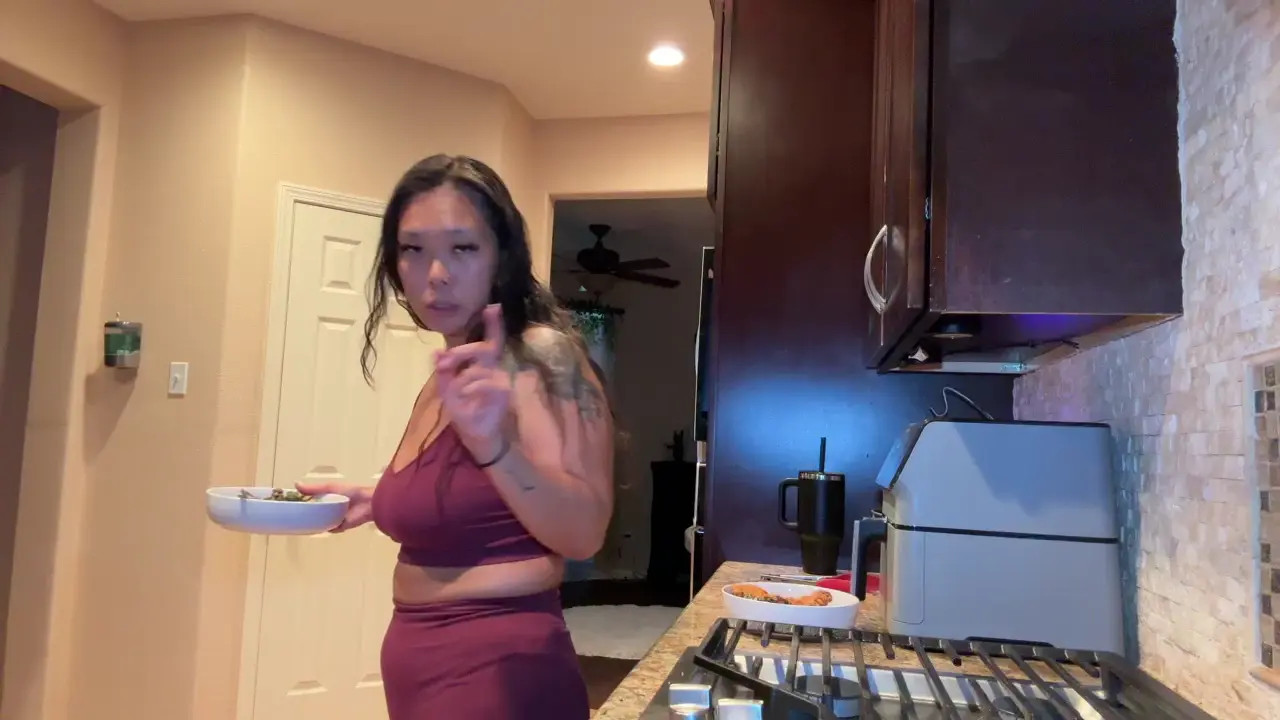 Exclusive Leak: CreamyAsian - Part 2 eating and chatting in the hot tub LIVE REC - Stream in FullHD | Hotleakxxx.com