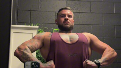 RealMaxxxSteele - Bodybuilder Flexes Muscles After Lifting Session