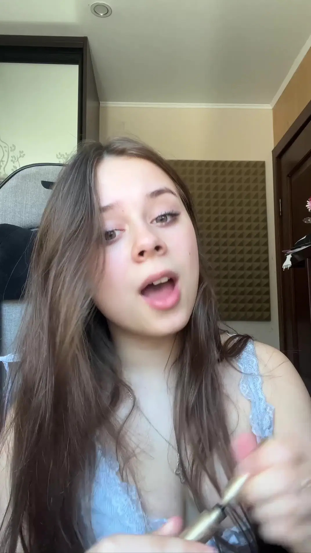 Exclusive Leak: HannahTender - Makeup and music part 1 - Stream in FullHD | Hotleakxxx.com