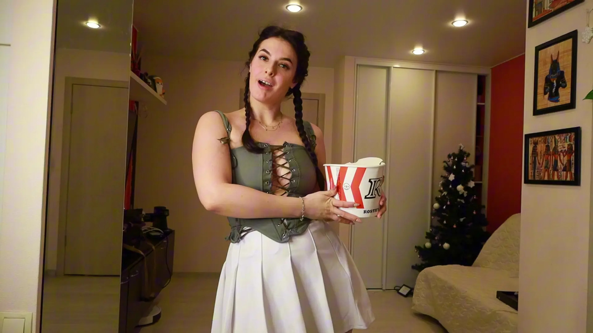 Exclusive Leak: Roni_Tailed - Daddy's girl in a corset is having chicken dinner - Stream in FullHD | Hotleakxxx.com