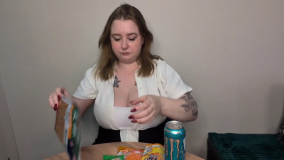 lovelygirlLisa - Mukbang With Lisa / Asian Snacks / Part 1
