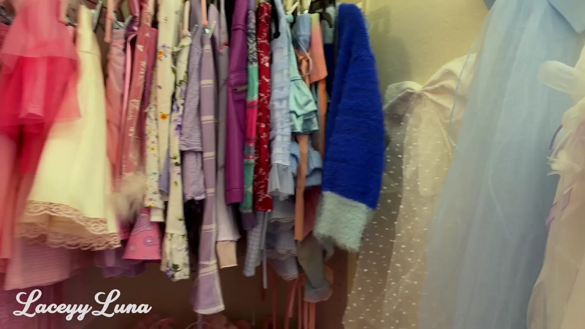 Exclusive Leak: LaceyyLuna - Inside my Closet a Solo Tour SFW of Girly skirts and tops - Stream in FullHD | Hotleakxxx.com