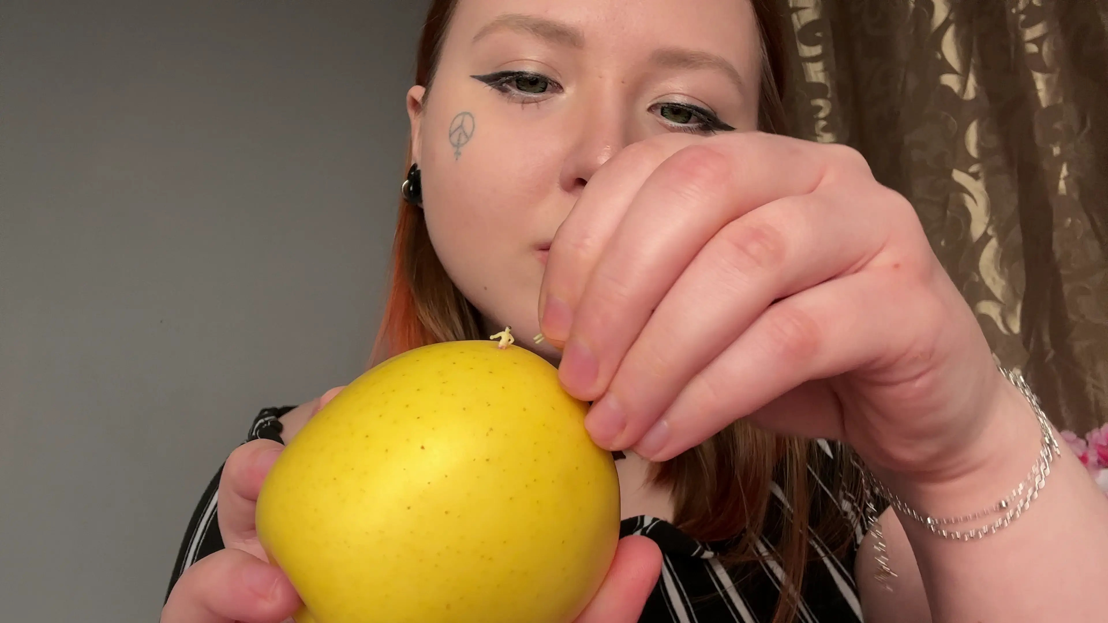 Exclusive Leak: Mari Nasty - 4K Giantess vore people and apple - Stream in FullHD | Hotleakxxx.com