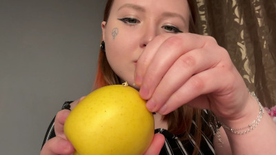 Mari Nasty - 4K Giantess vore people and apple