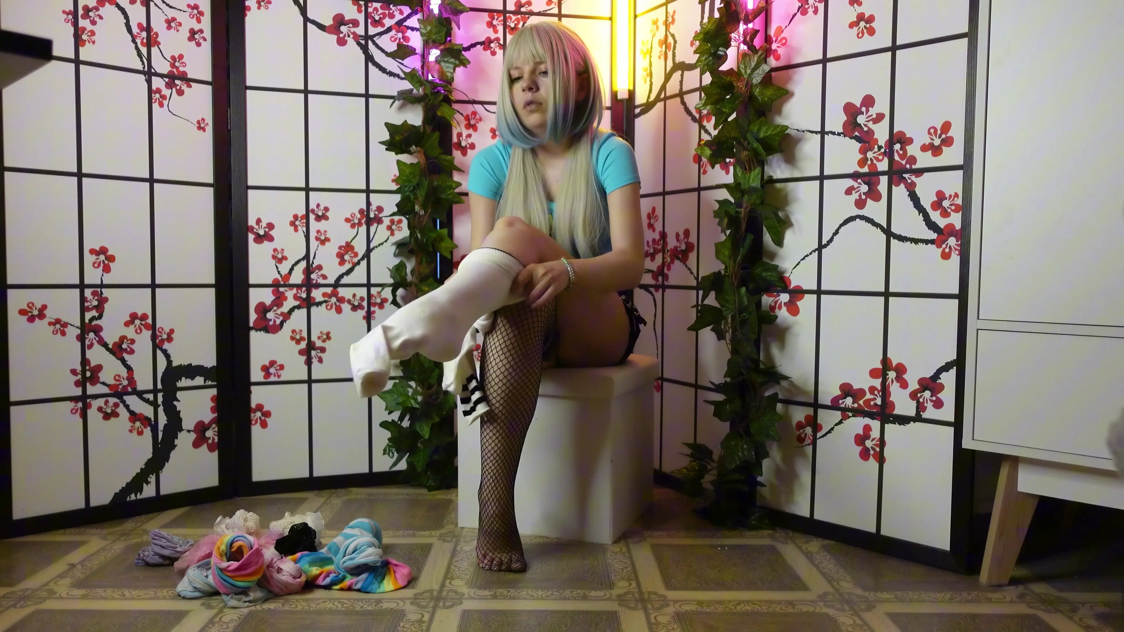 Exclusive Leak: EmyLewis - SFW Trying on Stockings Part 7 - Stream in FullHD | Hotleakxxx.com