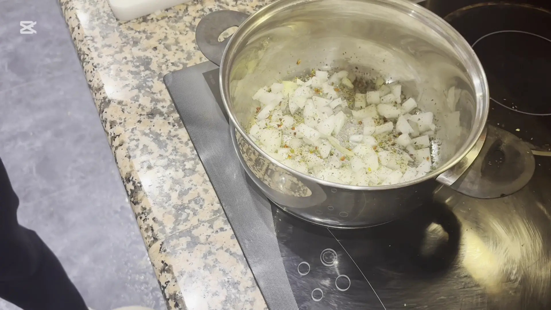 Exclusive Leak: aVixenKat - Wifey Makes Shrimp Pasta Part 1 - Stream in FullHD | Hotleakxxx.com