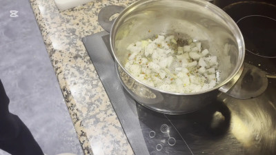 aVixenKat - Wifey Makes Shrimp Pasta Part 1