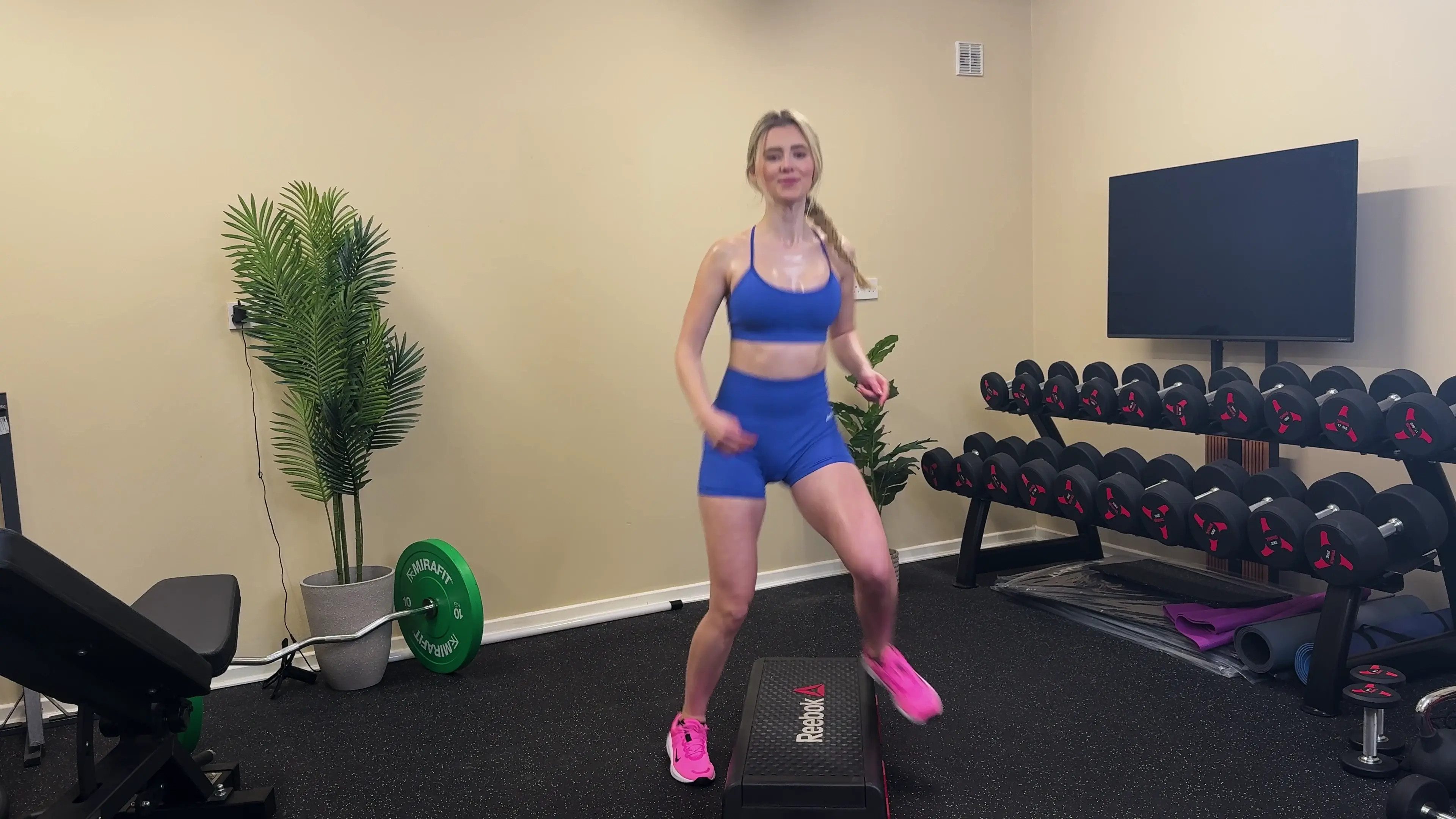 Exclusive Leak: Lottie Lou Clarke - HIITCIRCUIT Workout with Lottie Lou - Stream in FullHD | Hotleakxxx.com