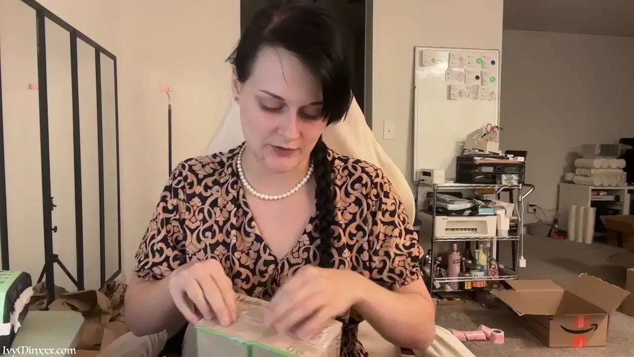Exclusive Leak: ivyminxxx - The Minx Mission - Assembling Feminine Hygiene Care Kits - Stream in FullHD | Hotleakxxx.com