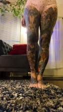 HippyHarlow - Showing off these legs
