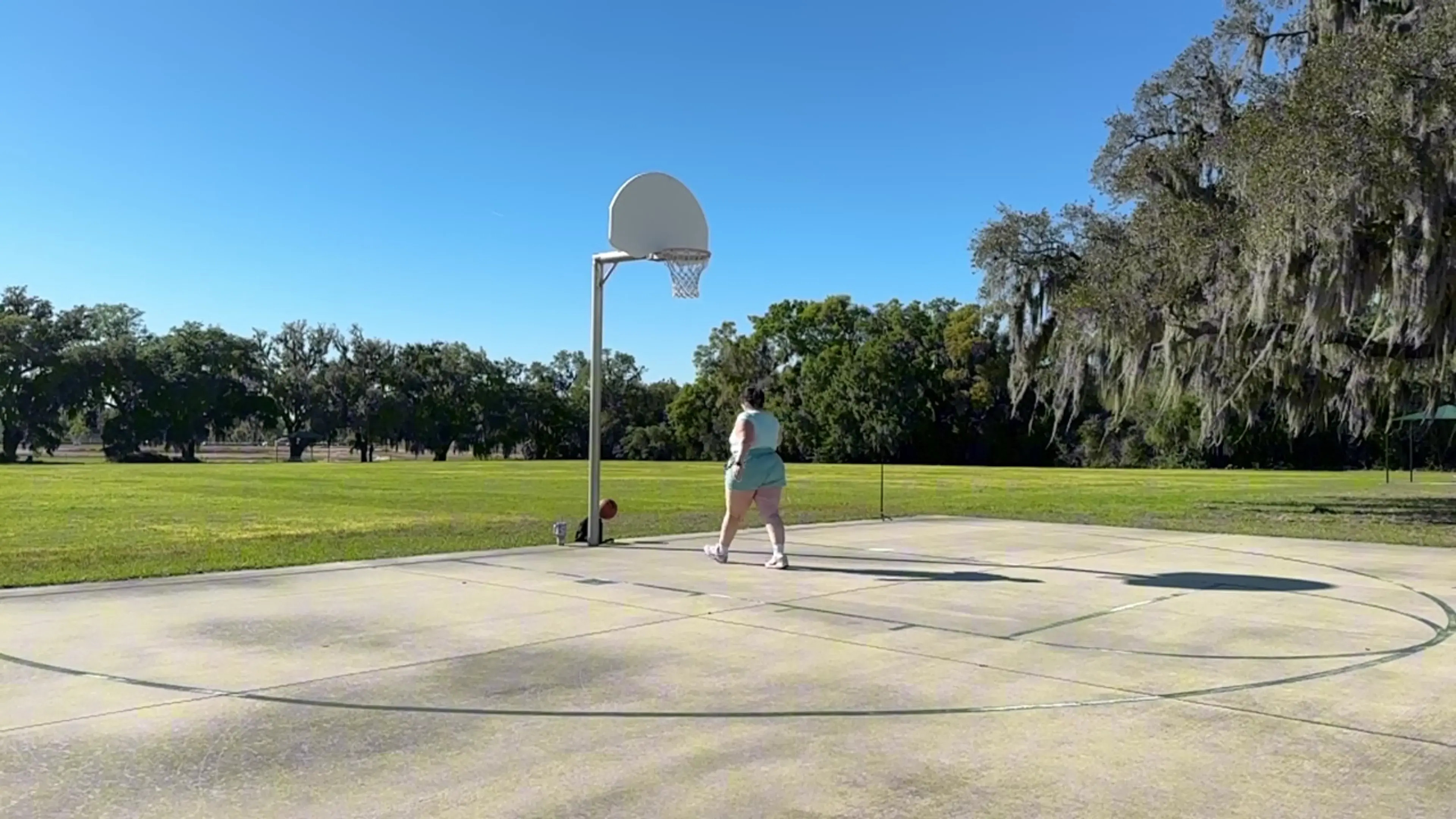 Exclusive Leak: Javarius - Chubby white woman and old black man shooting hoops - Stream in FullHD | Hotleakxxx.com