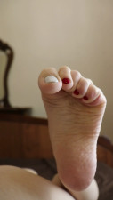 Lily_Slutty - Foot fetish. Wrinkled soles, wiggling and curling of toes