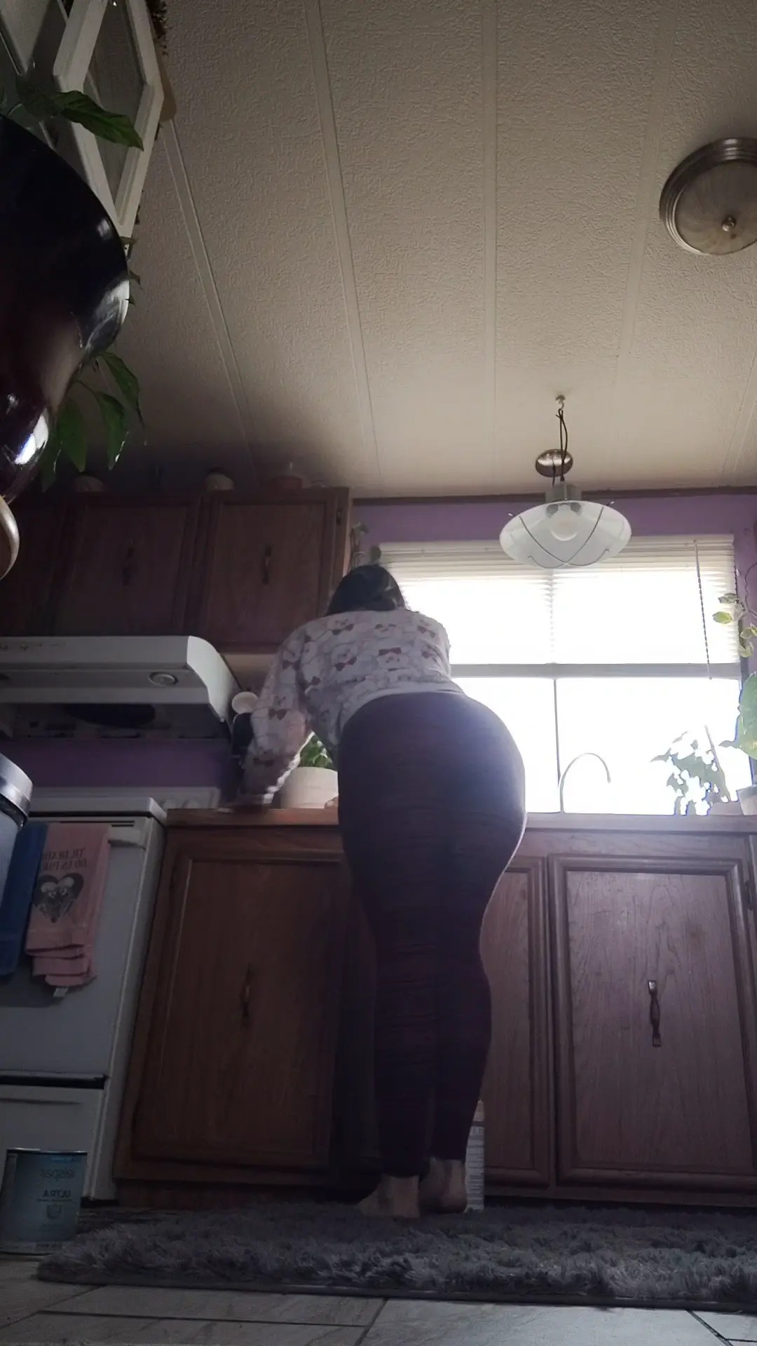 Exclusive Leak: SapphireMoonxx - SFW Cleaning Counters - Stream in FullHD | Hotleakxxx.com