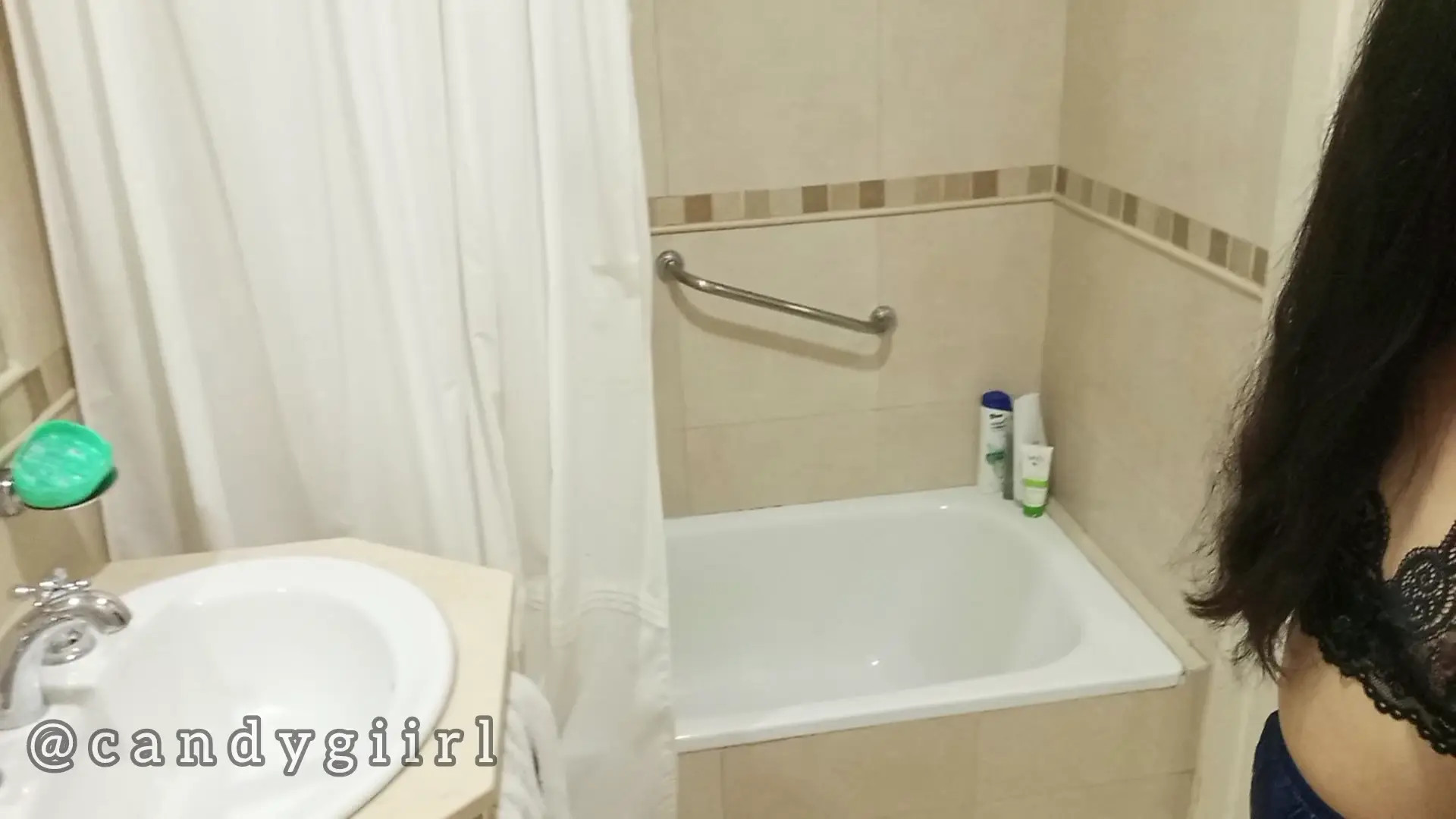 Exclusive Leak: CandyGiirl - Showing you my hotel room - Stream in FullHD | Hotleakxxx.com
