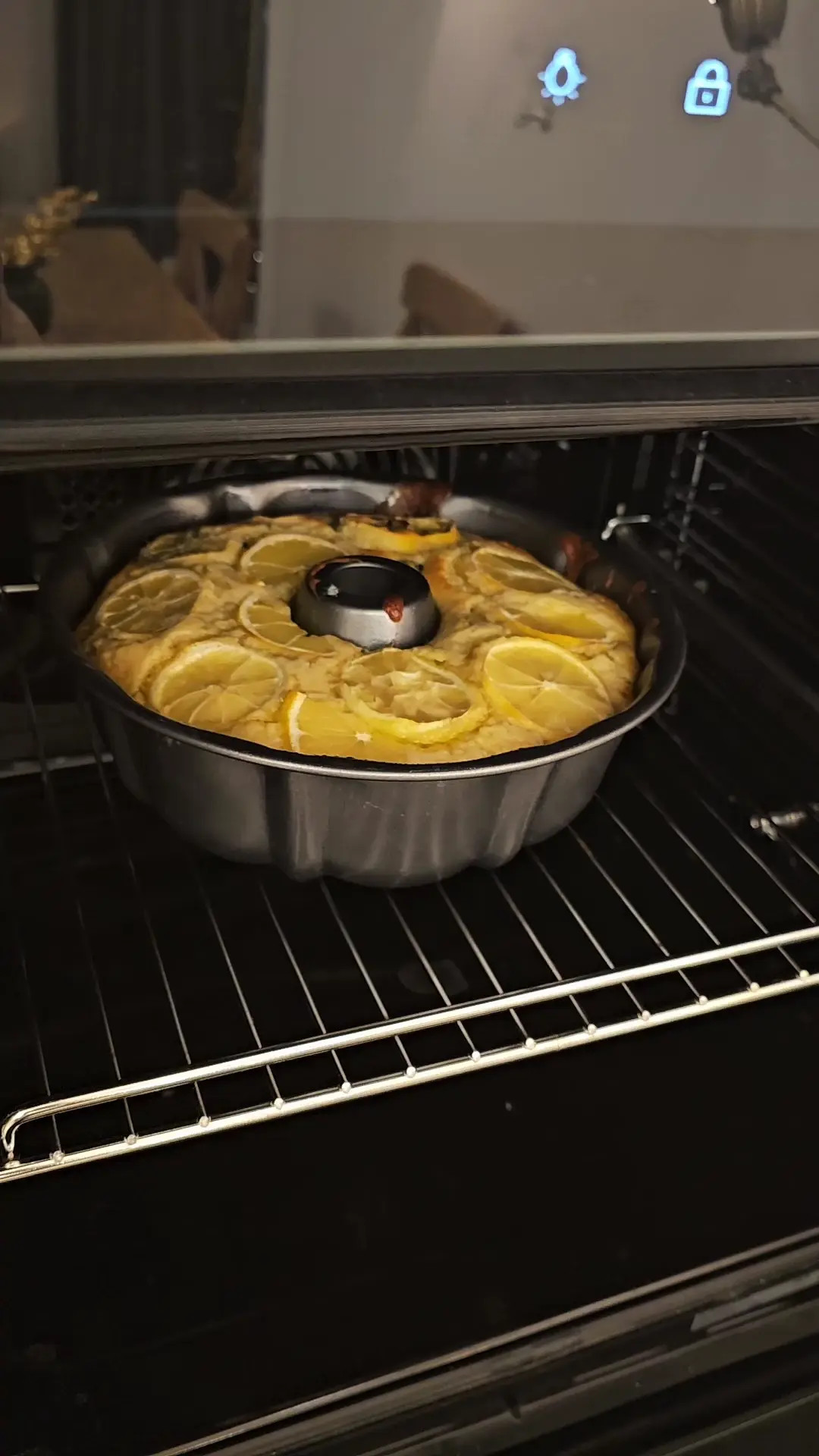 Exclusive Leak: carabrooks - Mommy bakes a round pound cake - Stream in FullHD | Hotleakxxx.com