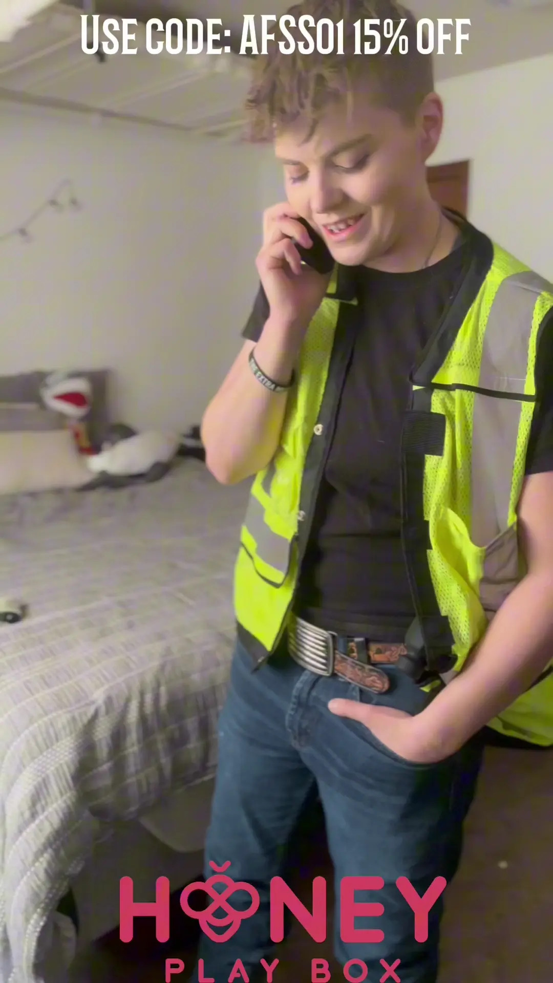 Exclusive Leak: SammySlander - Construction Butch Dyke Tries out HoneyPlayBox Hammer Vibe - Stream in FullHD | Hotleakxxx.com