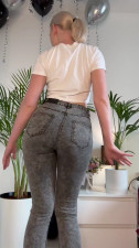 Seegirl - discussing fashion